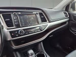 2019 Highlander Thumbnail 15