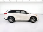 2017 Highlander Thumbnail 23