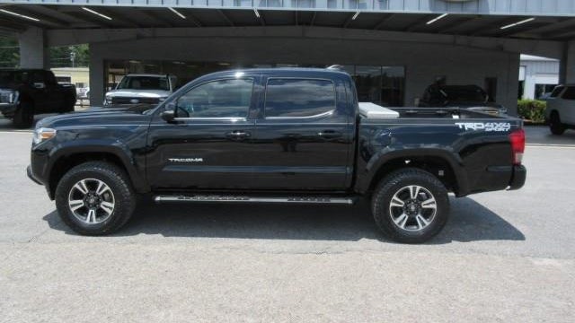 2017 Toyota Tacoma SR V6