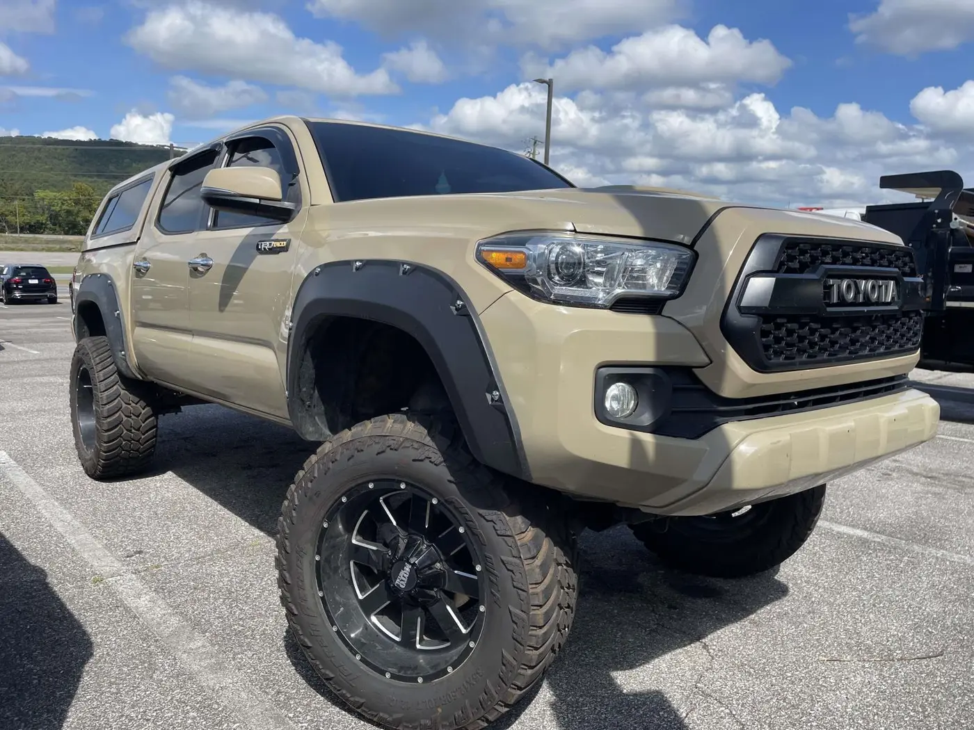 2017 Toyota Tacoma TRD Sport — photo 1 of 2