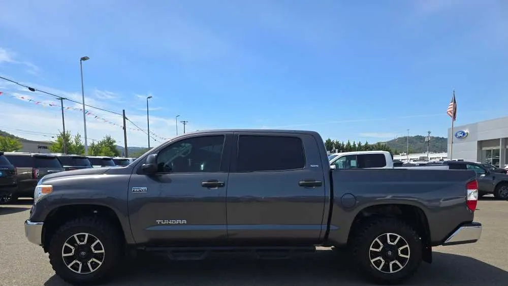 2017 Toyota Tundra SR5