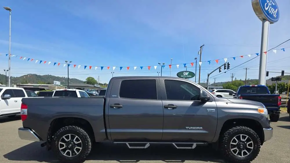 2017 Toyota Tundra SR5