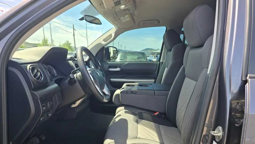 2017 Toyota Tundra SR5