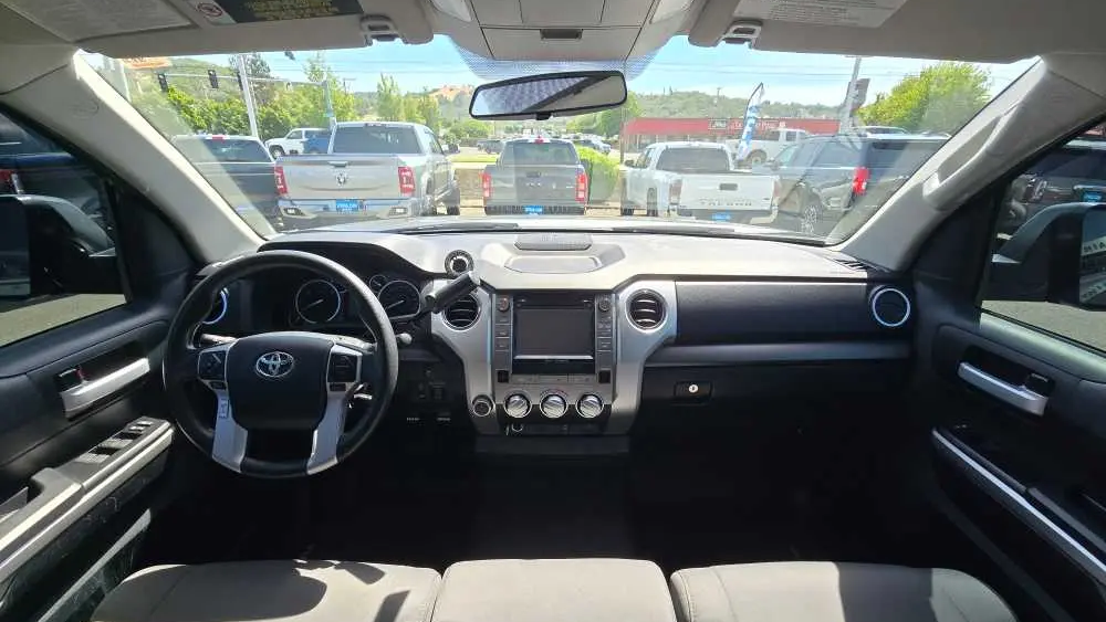 2017 Toyota Tundra SR5