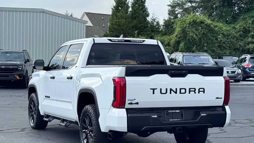 2025 Toyota Tundra SR5