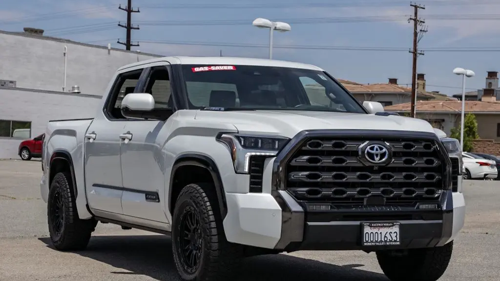 2023 Toyota Tundra Platinum HV