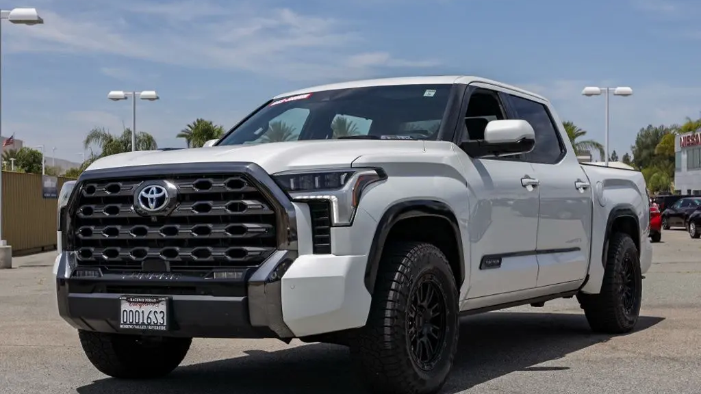 2023 Toyota Tundra Platinum HV