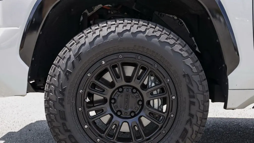 2023 Toyota Tundra Platinum HV