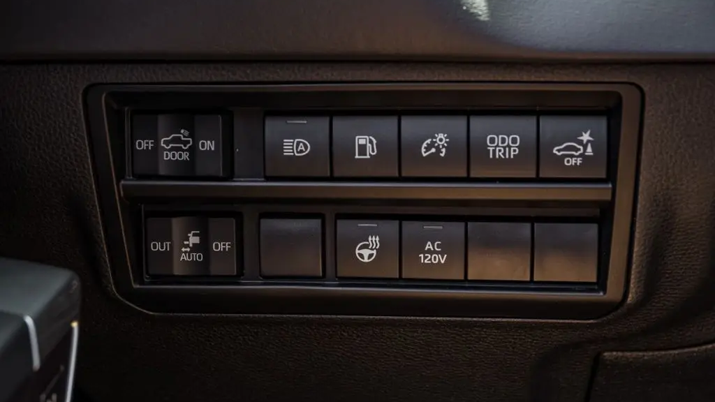 2023 Toyota Tundra Platinum HV