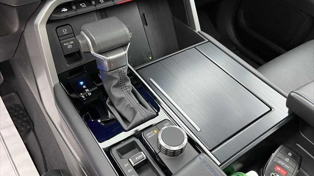 2025 Toyota Tundra Platinum HV