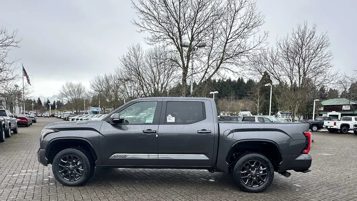 2025 Toyota Tundra Platinum HV