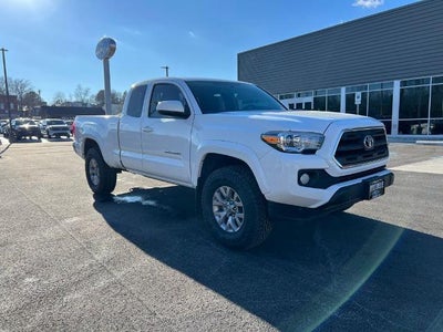 Photo of a 2016 Toyota Tacoma 4X4 SR5 V6 4DR Access Cab 6.1 FT LB for sale