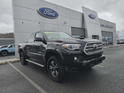 2017 Toyota Tacoma 4X4 TRD Sport 4DR Access Cab 6.1 FT LB 6M