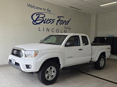 Photo of a 2015 Toyota Tacoma 4X4 V6 4DR Access Cab 6.1 FT SB 6M for sale