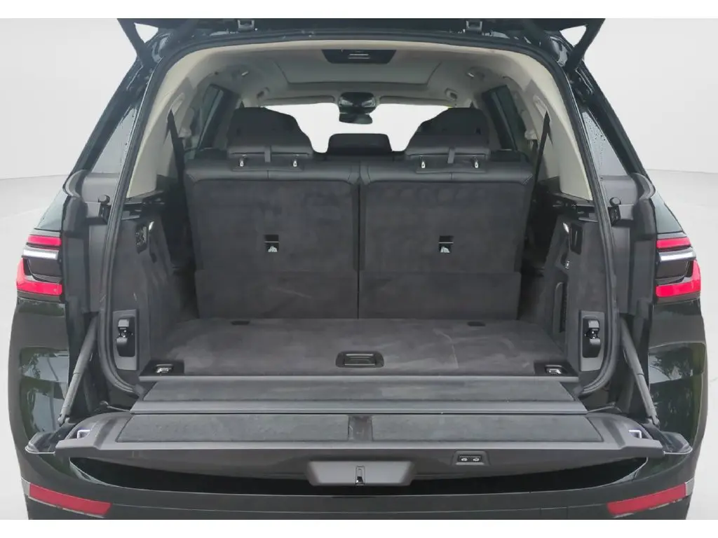 2026 BMW X7 - $61,989
