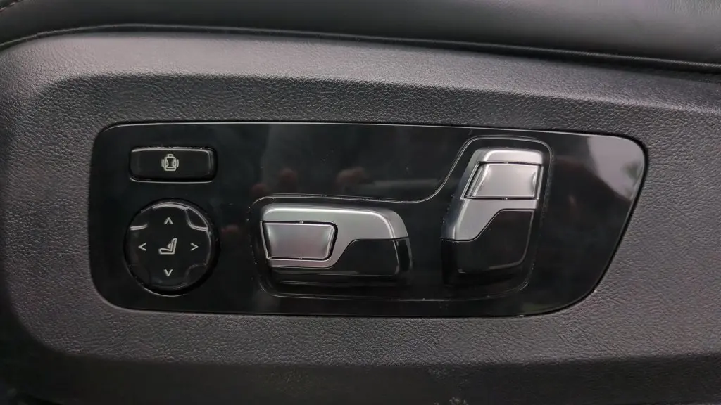2026 BMW X7 - $61,989