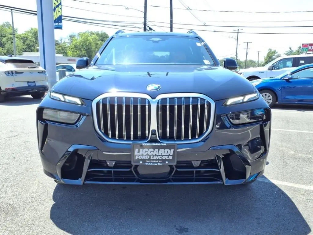 2023 BMW X7 - $52,990