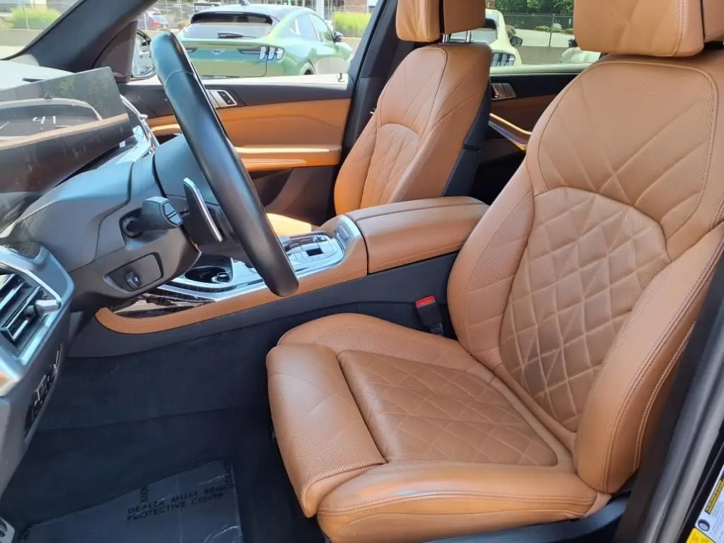 2023 BMW X7 - $52,990
