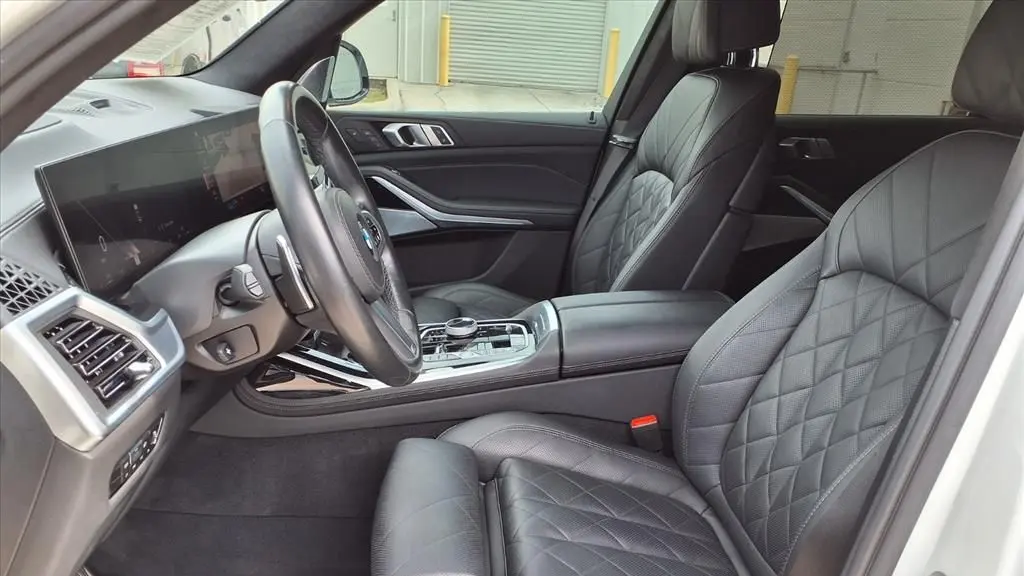 2023 BMW X7 xDrive40i