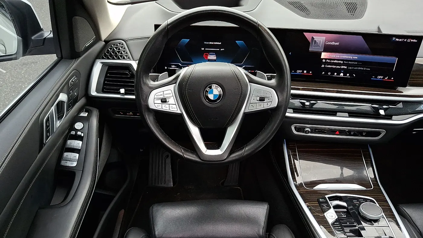 2025 BMW X7 xDrive40i