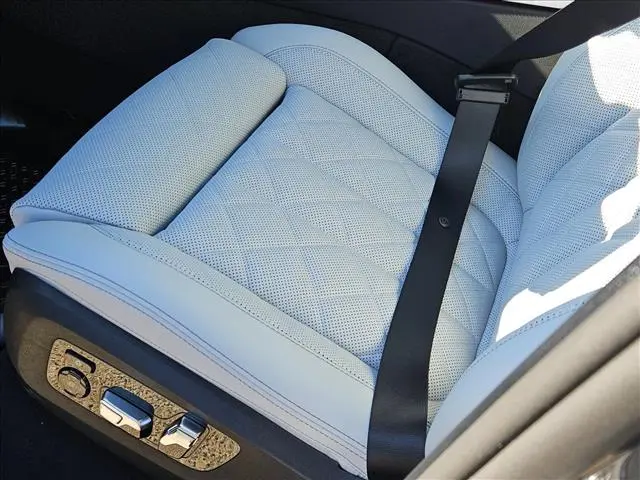 2027 BMW X7 - $104,302