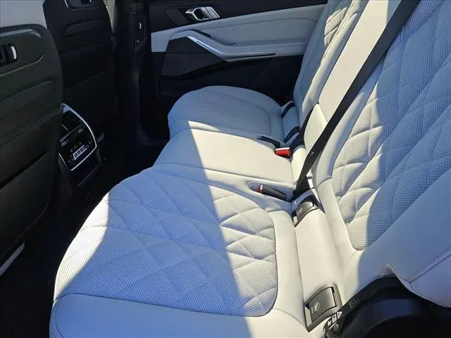 2027 BMW X7 - $104,302