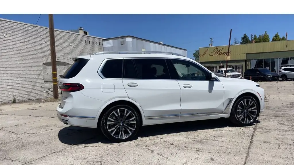 2024 BMW X7 xDrive40i