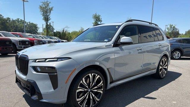 2025 BMW X7 xDrive40i