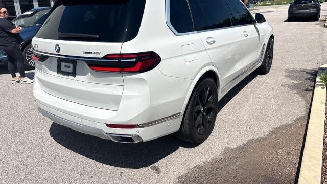 2025 BMW X7 xDrive40i