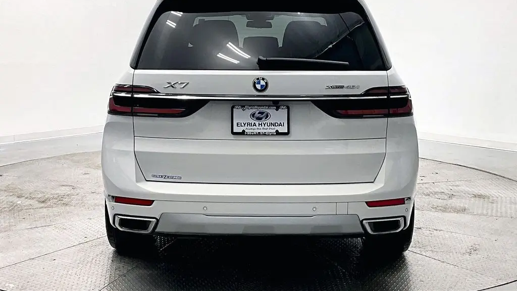 2025 BMW X7 xDrive40i