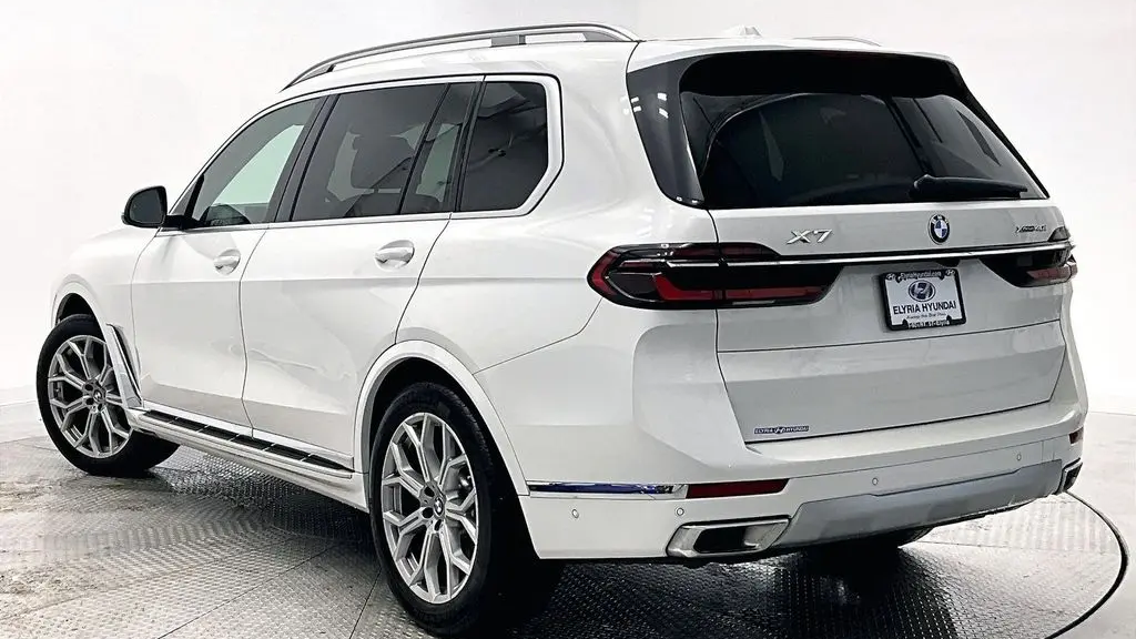 2025 BMW X7 xDrive40i
