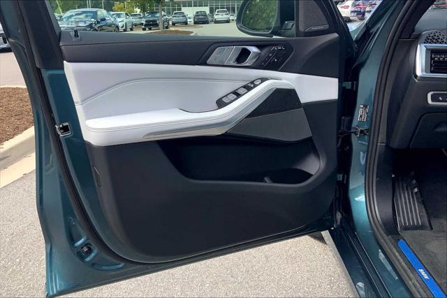 2026 BMW X7 - $77,777