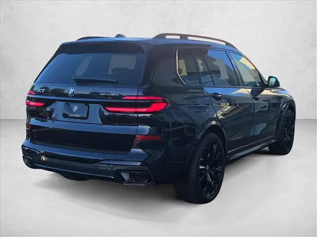2027 BMW X7 - $100,312
