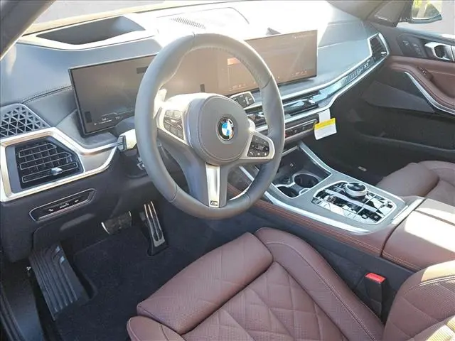 2027 BMW X7 - $100,312