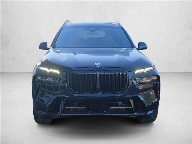 2027 BMW X7 - $100,312