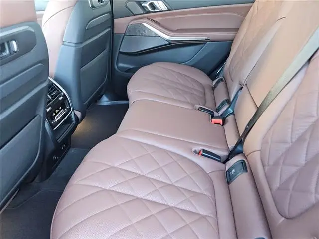 2027 BMW X7 - $100,312