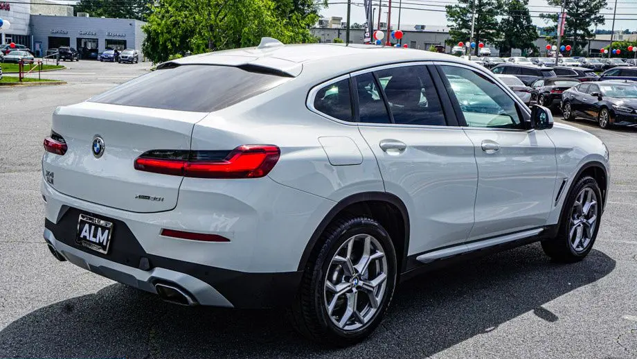 2025 BMW X4 xDrive30i