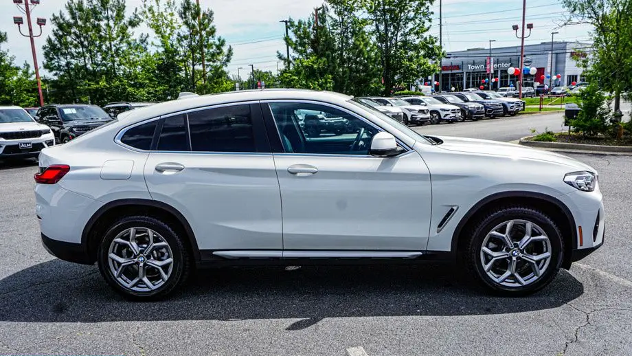 2025 BMW X4 xDrive30i