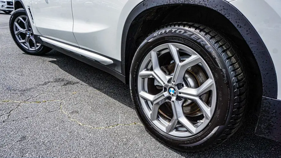 2025 BMW X4 xDrive30i