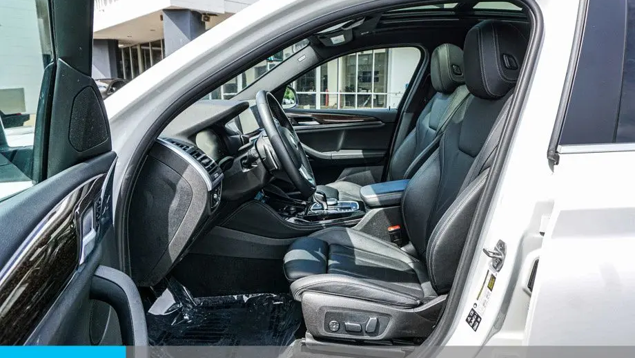 2025 BMW X4 xDrive30i