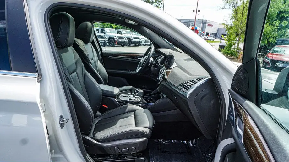 2025 BMW X4 xDrive30i