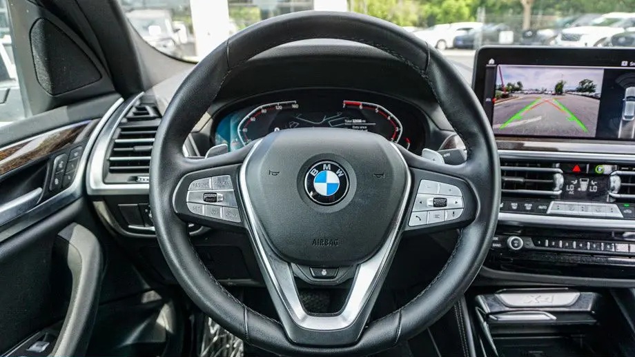 2025 BMW X4 xDrive30i