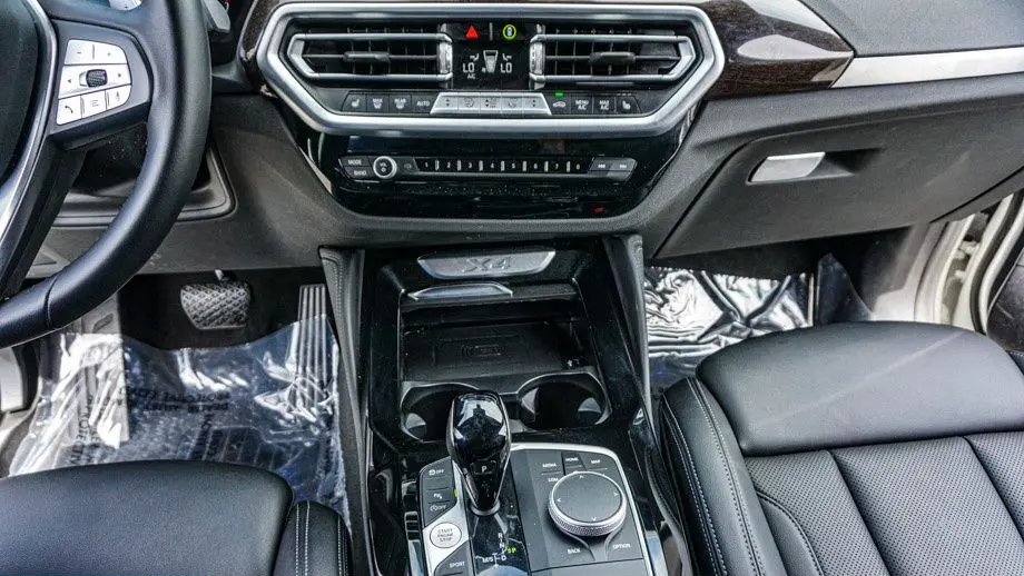 2025 BMW X4 xDrive30i