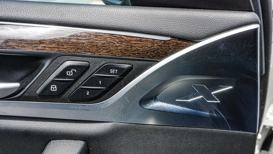 2025 BMW X4 xDrive30i