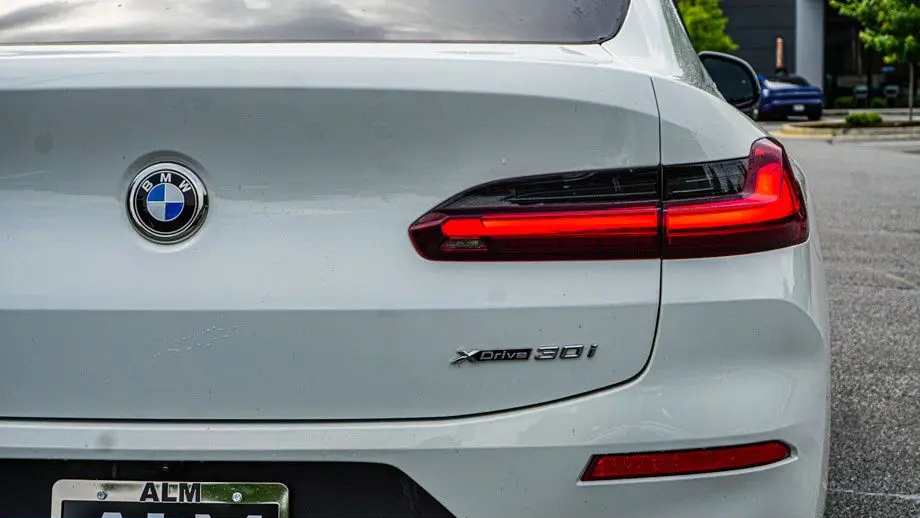 2025 BMW X4 xDrive30i