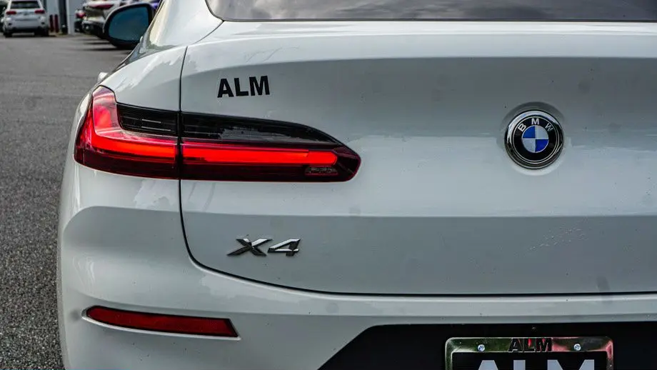 2025 BMW X4 xDrive30i