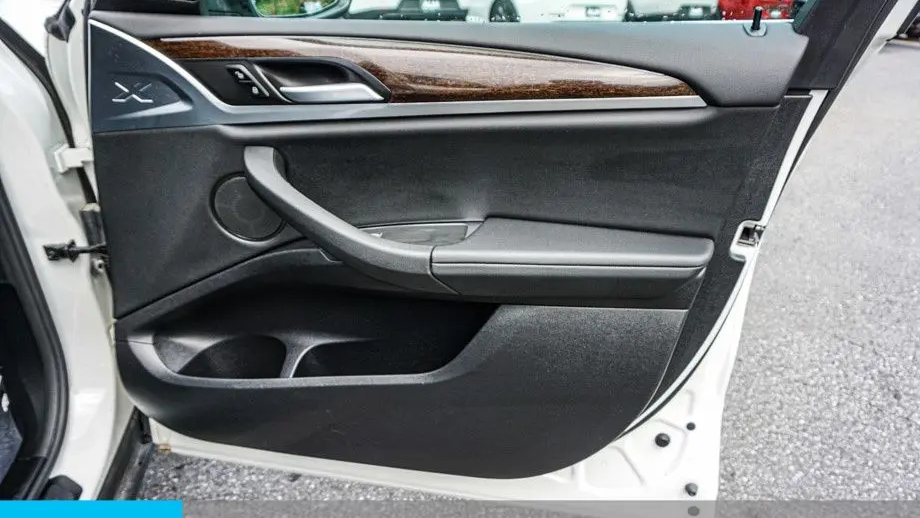 2025 BMW X4 xDrive30i
