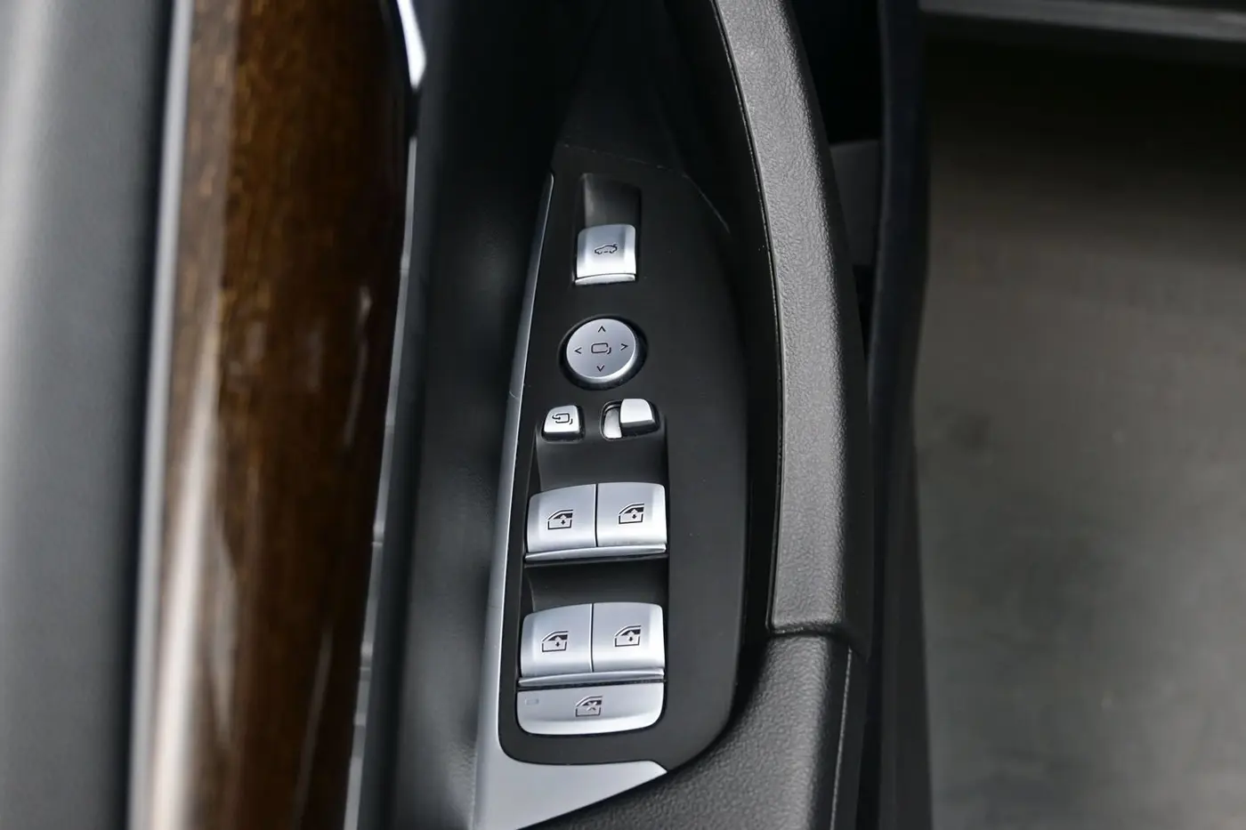 2025 BMW X4 - $44,190