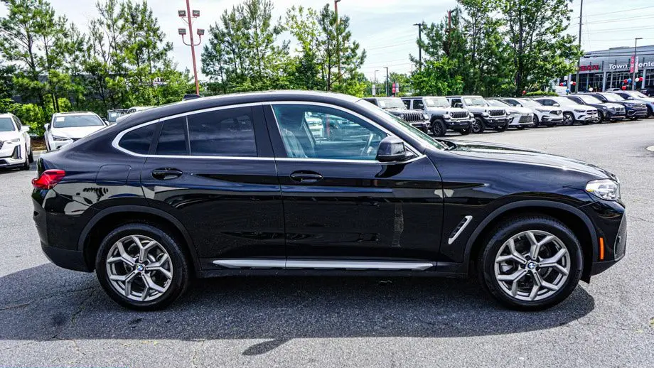 2025 BMW X4 xDrive30i