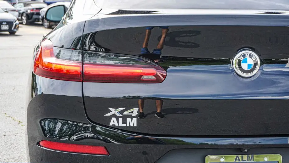 2025 BMW X4 xDrive30i